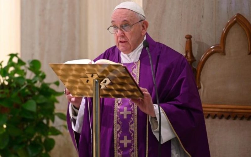 Папата молеше за оние кои не можат да реагираат, бидејќи се уплашени од пандемијата