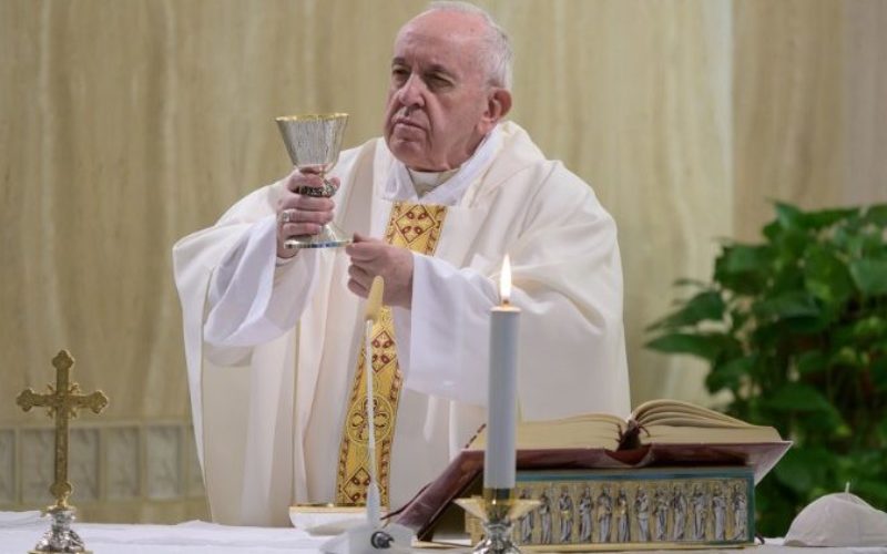 Папата Фрањо се молеше за затворениците и повика на духовна причест