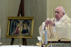 Папата се молеше за чесните сестри кои го ризикуваат и даруваат својот живот служејќи им на болните