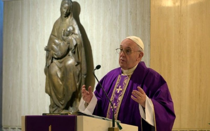 Папата се заблагодари на сите оние кои се грижат за луѓето во тешкотии