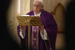 Папата се молеше за оние кои мислат на сиромашните и гладните