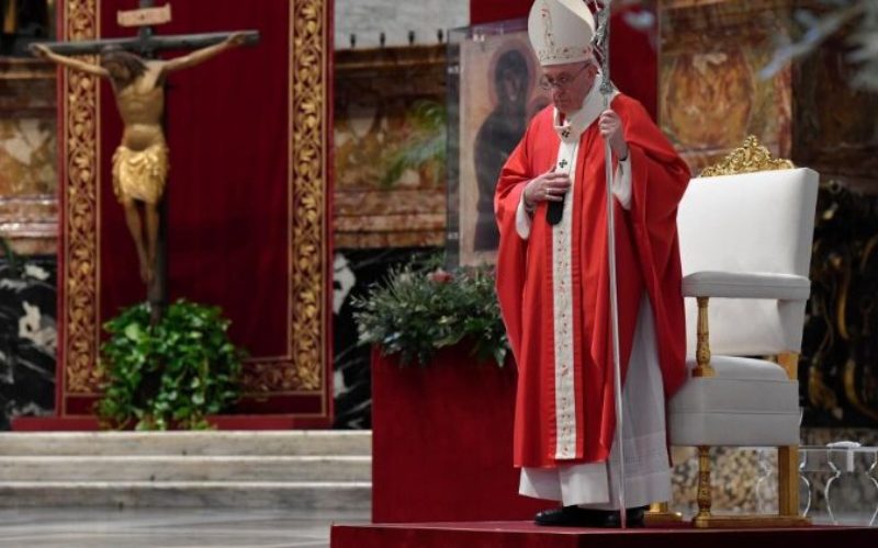 Папата Фрањо: Со вера да појдеме во Страсната седмица