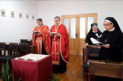 На Велики Петок епископот Стојанов служеше во капелата на Епископската резиденција
