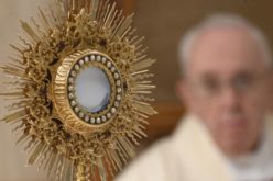  Папата се молеше за уметниците и за милост на креативност
