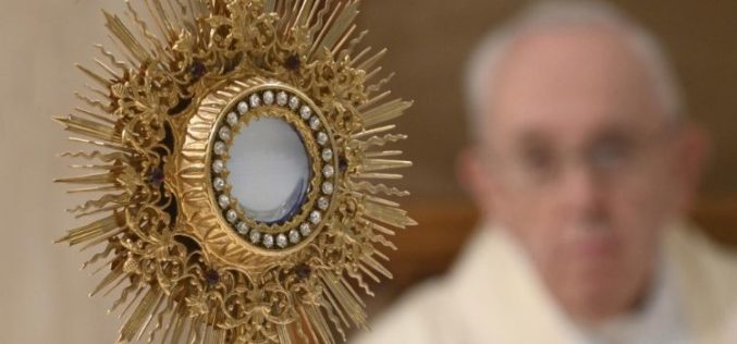  Папата се молеше за уметниците и за милост на креативност