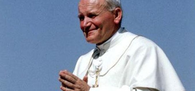 Папата упати порака до младите Полјаци на 100 роденден на свети Иван Павле II