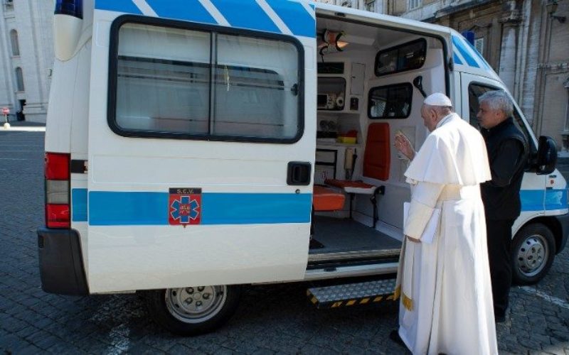 Нов подарок од папата Фрањо за бездомниците во Рим