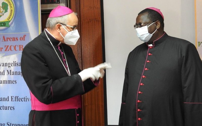 Папата подари респиратори на Епископската конференција на Замбија