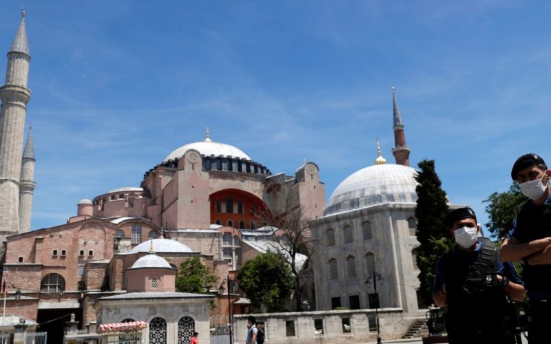 Турскиот суд ја одложи одлуката за пренамена на Аја Софија во џамија