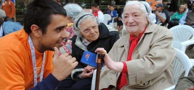 Папата повика на почит кон дедовците и бабите