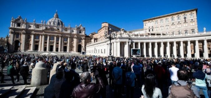 Папата Фрањо: Да молиме за мир во Либија