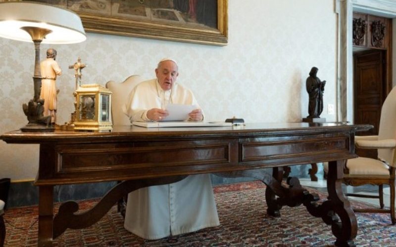 Папата за климатската криза: Треба да се ангажираме пред да биде премногу доцна