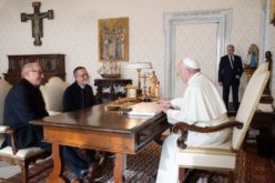 Папата го прими во аудиенција ослободениот мисионер о. Макали