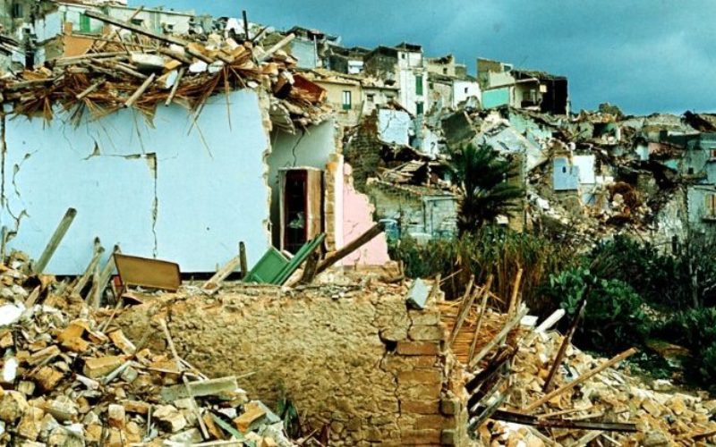 Папата потсетува на неизлечените рани од земјотресот во Ирпинија