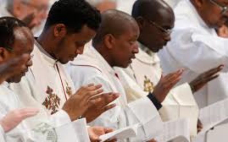Статистичка анализа за бројот на свештеници во светот