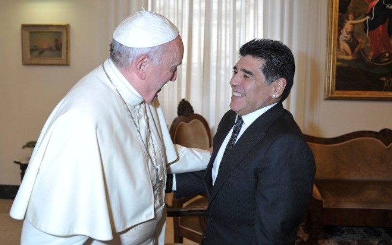 Папата Фрањо се моли за покојниот Марадона