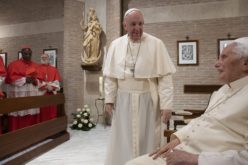 Папата Фрањо со новите кардинали го посети почесниот папата Бенедикт XVI