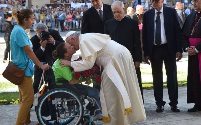 Порака на Папата по повод Светскиот ден на лицата со попреченост
