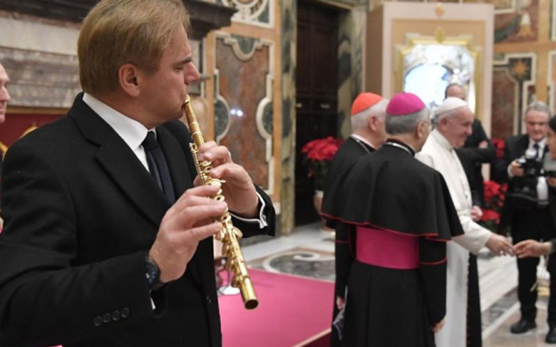 Папата ги прими учесниците на Божиќниот концерт во Ватикан