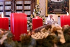 Папата Фрањо: Да го прославиме Божиќ без конзумеризам