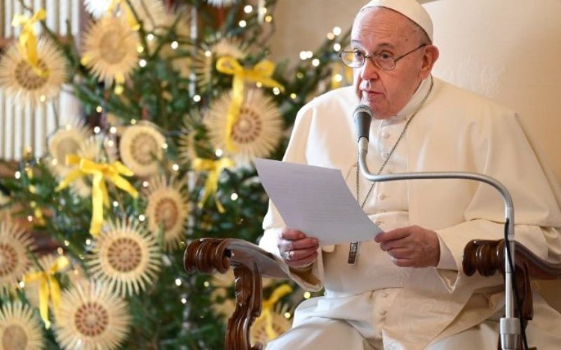 За Папата божиќната елка и јасли се „Знак на надеж“