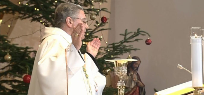 Бискупот Стојанов служеше Божиќна света Литургија во Скопската катедрала