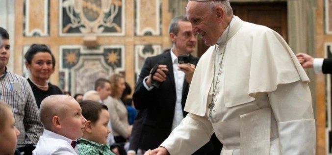 Близина на Папата со децата болни од малигини заболувања