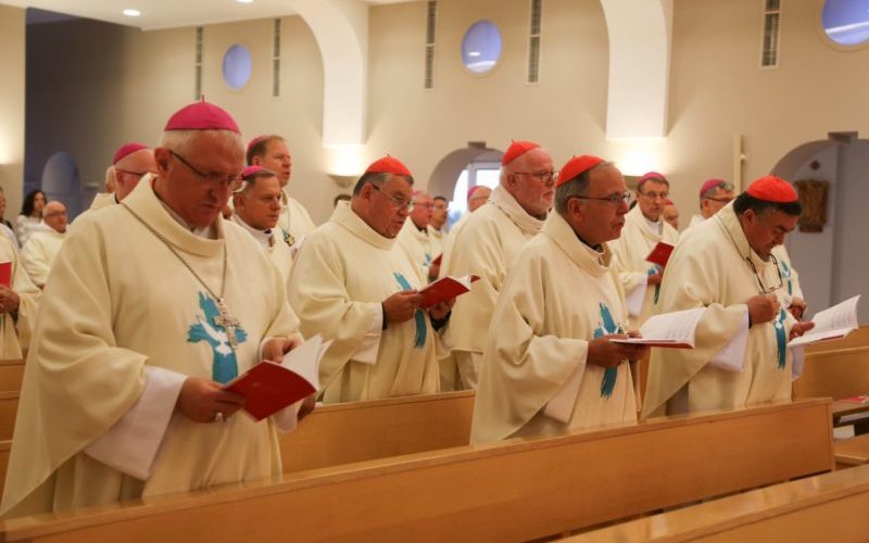 Црквата во Европа моли за жртвите од пандемијата