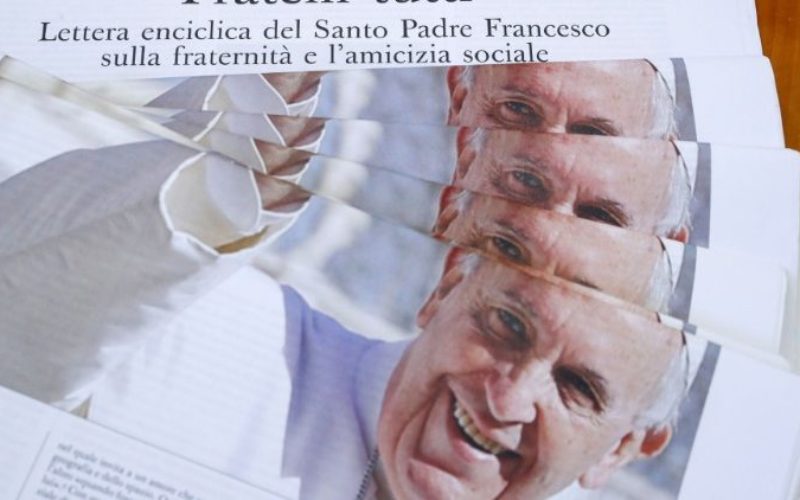 Папата ги поздрави учесниците на презентацијата „Fratelli tutti“, преведена од муслимани