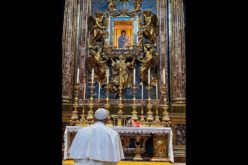 Папата се помоли во базиликата Света Марија Велика