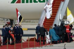 Папата Фрањо пристигна во Ирак