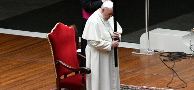 Велигден во Ватикан повторно со ограничувања заради пандемијата