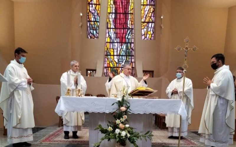 Во Скопската катедрала бискупот Стојанов ја предводеше Светата  Миса со посвета на миро