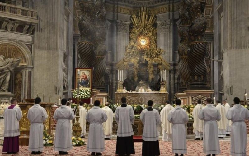 Папата до новите свештеници: Бидете пастири, а не претприемачи