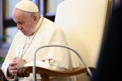 Папата повика на молитва Света Бројаница во месец мај