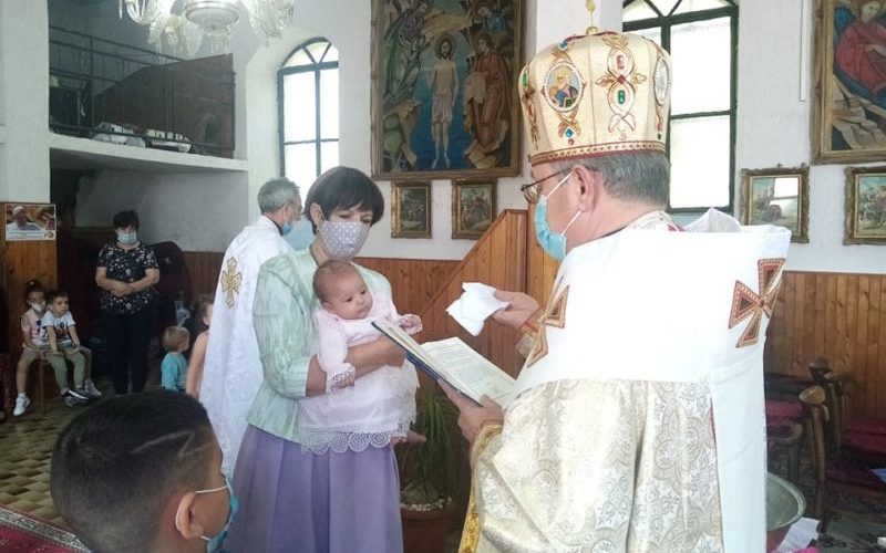 Епископот Стојанов служеше во Богданци и ја крсти малата Александра
