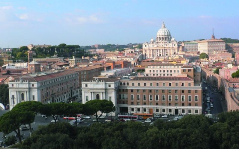 Папата ќе ги посети L´Osservatore Romano и Радио Ватикан