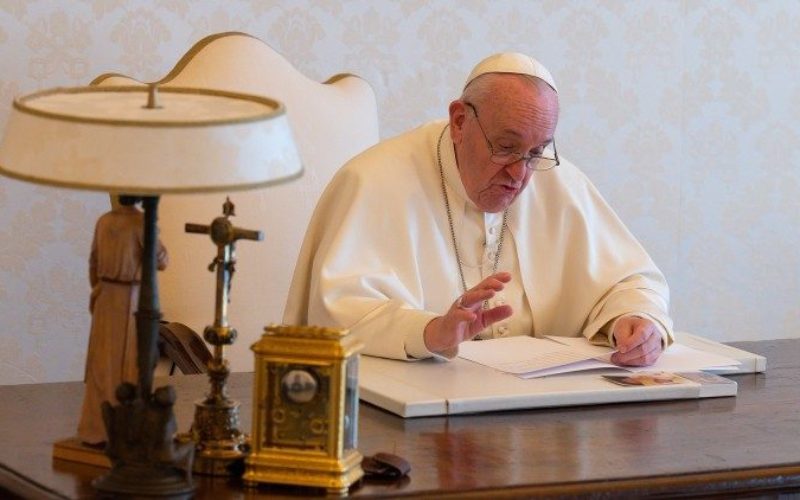 Пет години од месечните видео пораките на Папата со молитвена накана