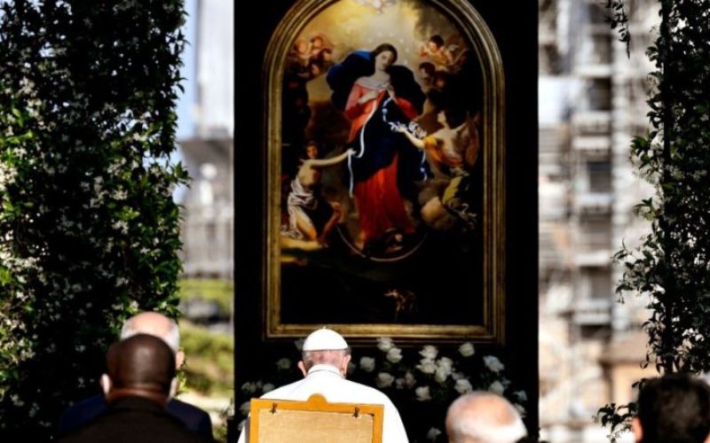 Во Ватиканските градини заврши молитвениот маратон за престанок на пандемијата