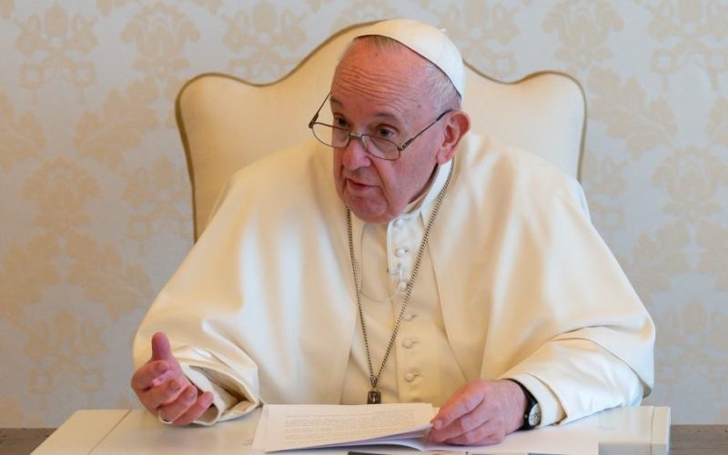 Папата: Во светот на срамните нееднаквости потребни се училишта кои обликуваат критичка совест