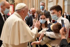 Папата: Ѓаконите се понизни слуги, а не делумни или од втор ред свештеници