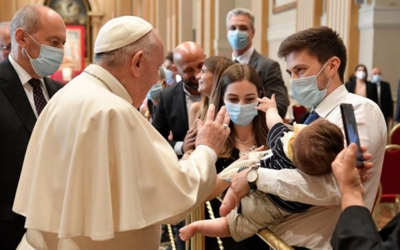 Папата: Ѓаконите се понизни слуги, а не делумни или од втор ред свештеници