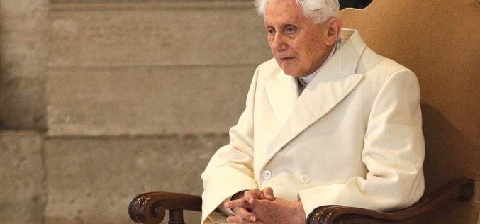 Изненадување од Баварија за почесниот папа Бенедикт XVI
