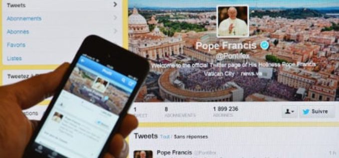 Преку Твитер Папата Фрањо се заблагодари за молитвите