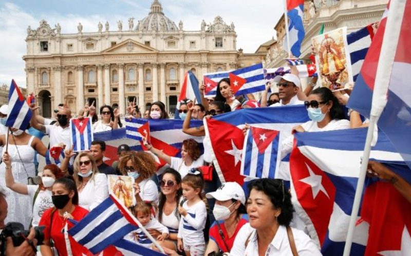 Близина на Папата со настраданите во поплавите во Европа и со населението во Јужна Африка и Куба