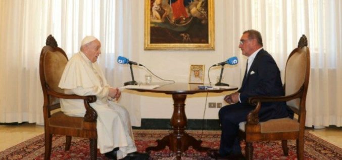 Папата Фрањо во интервју за радио COPE: Никогаш не сум помисил да се повлечам
