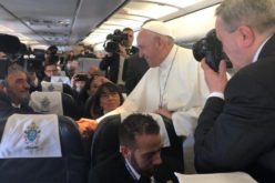 Папата до медиумите и новинарите: „Слушајте!“
