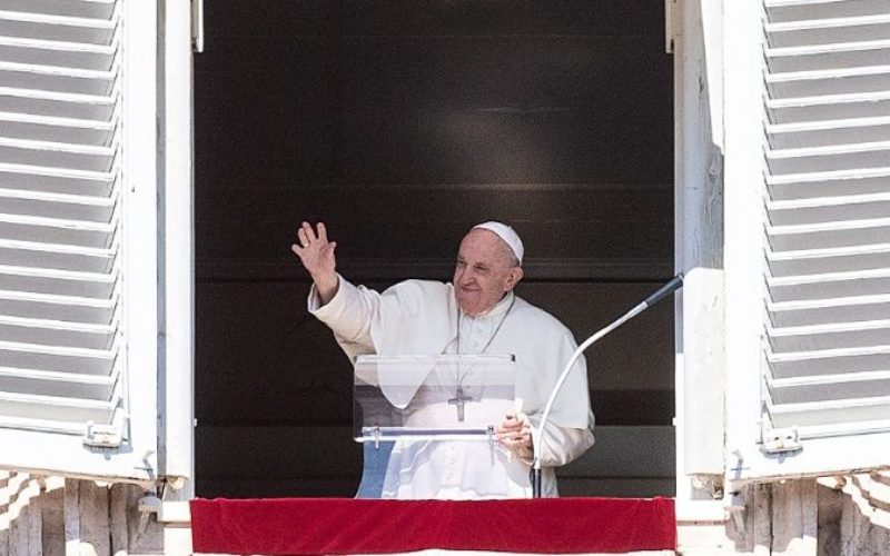 Папата повика на молитва по повод Светскиот ден на менталното здравје