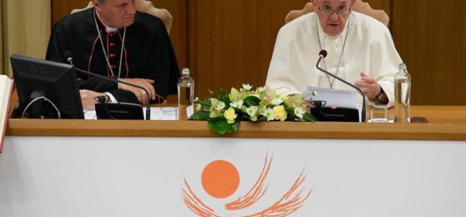 Папата за Синодата: Учество на сите под водството на Светиот Дух