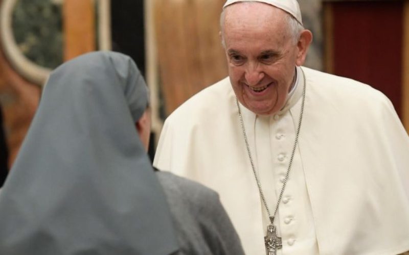 Папата на аудиенцијата со сестрите на христијанската љубов: Вие сте незаменлива присутност во Црквата